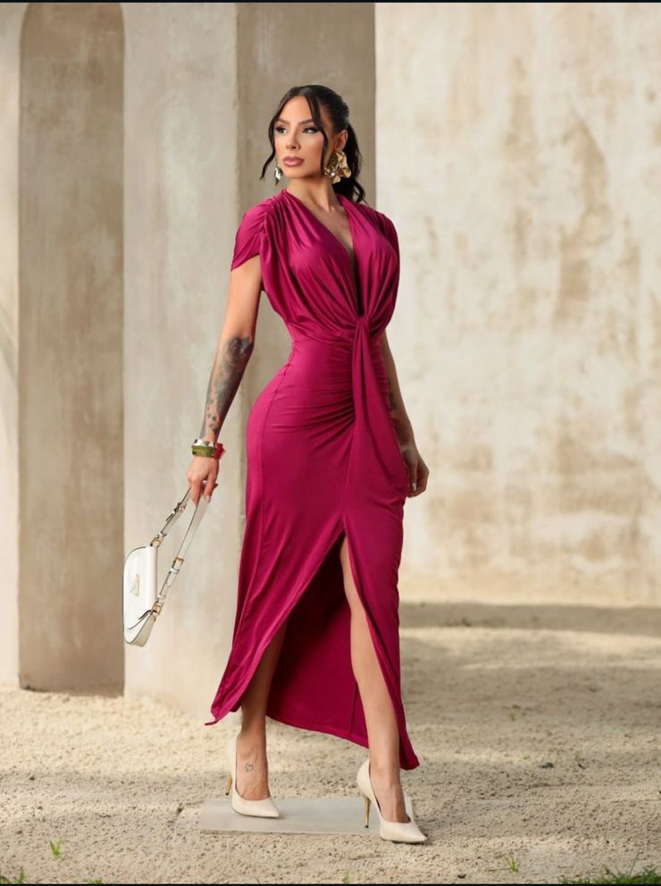 Vestido Mídi Decote Profundo - Tecido Fluity