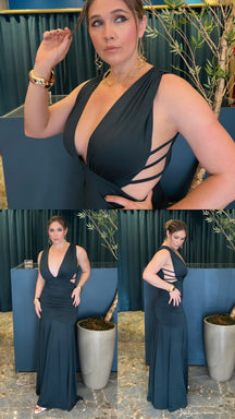 Vestido de Festa Longo com Decote e Recortes Laterais - Tecido Fluity