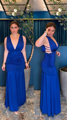 Vestido de Festa Longo com Decote e Recortes Laterais - Tecido Fluity