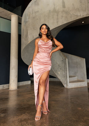 Vestido Longo Com Fenda - Tecido Crepe Acetinado