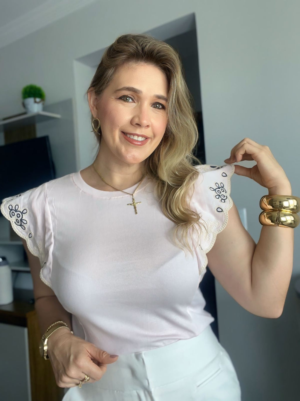 blusa manga curta bordada