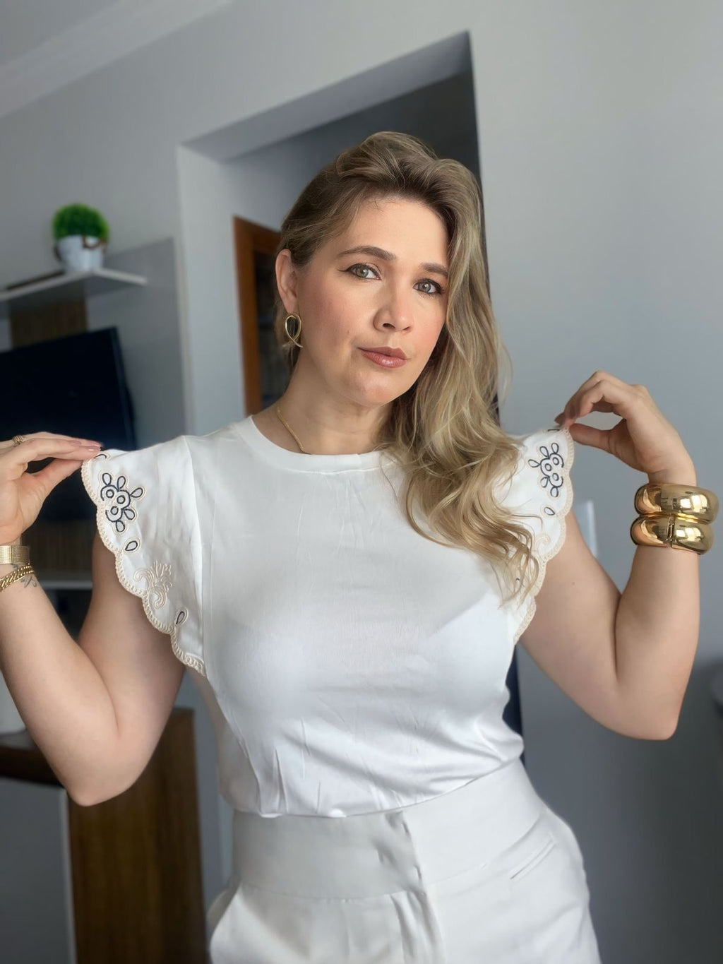 blusa manga curta bordada
