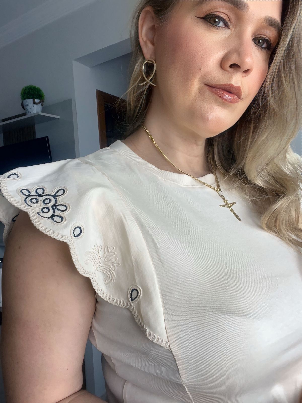 blusa manga curta bordada