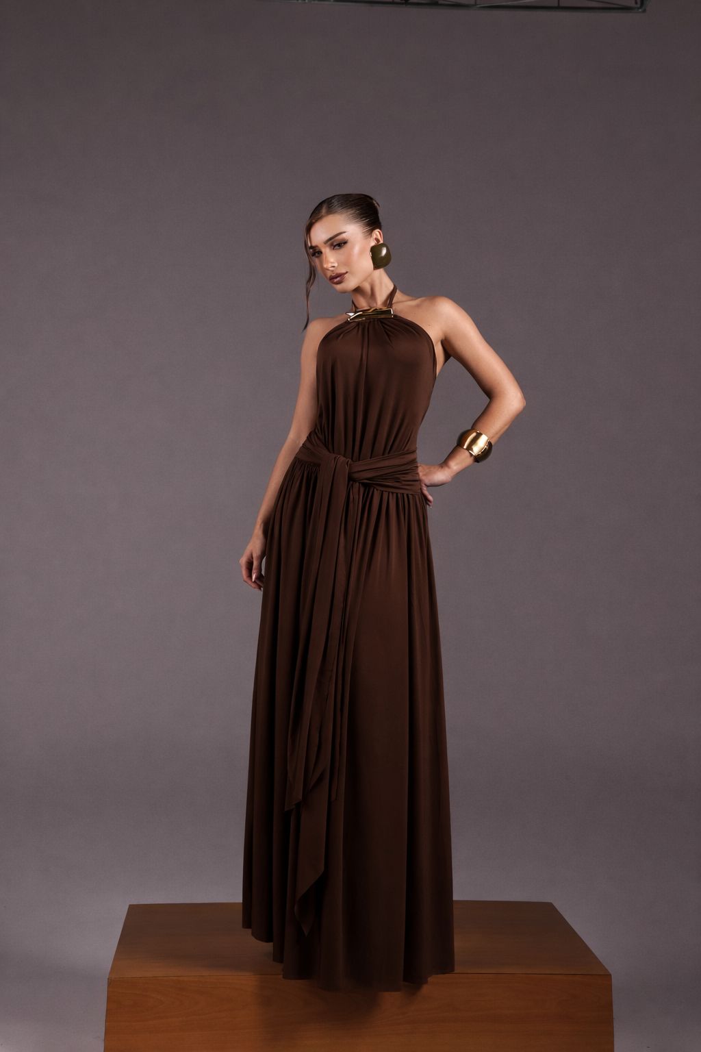 VESTIDO FRENTE UNICA COM METAL