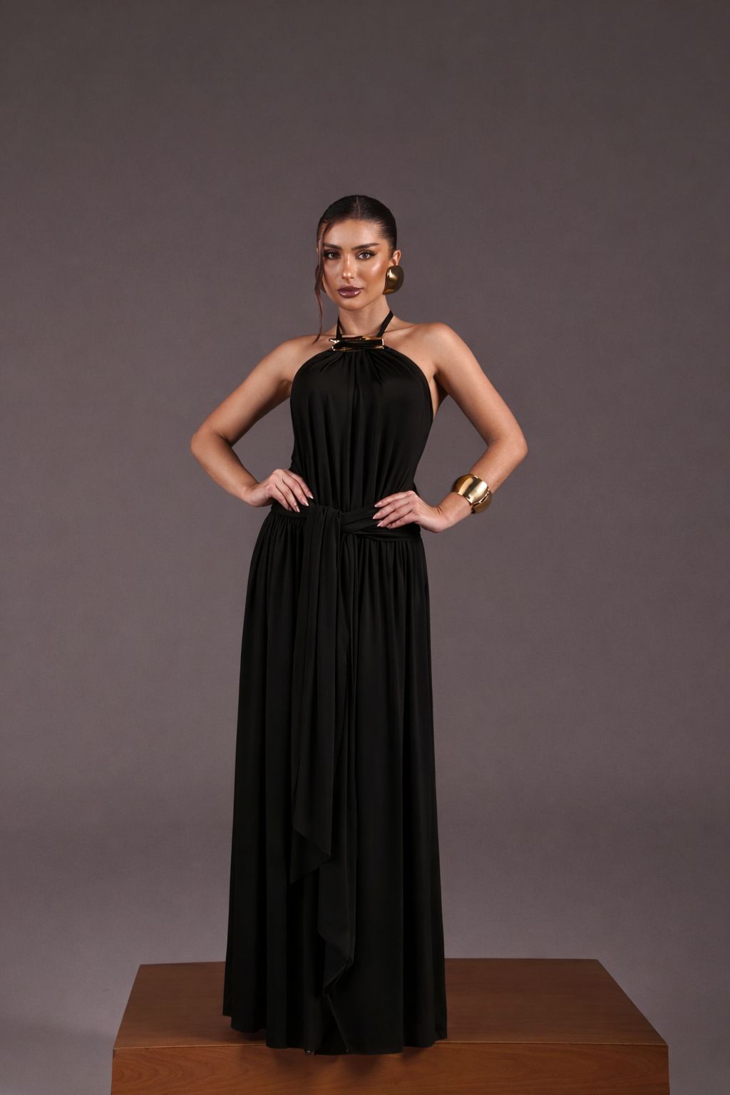 VESTIDO FRENTE UNICA COM METAL