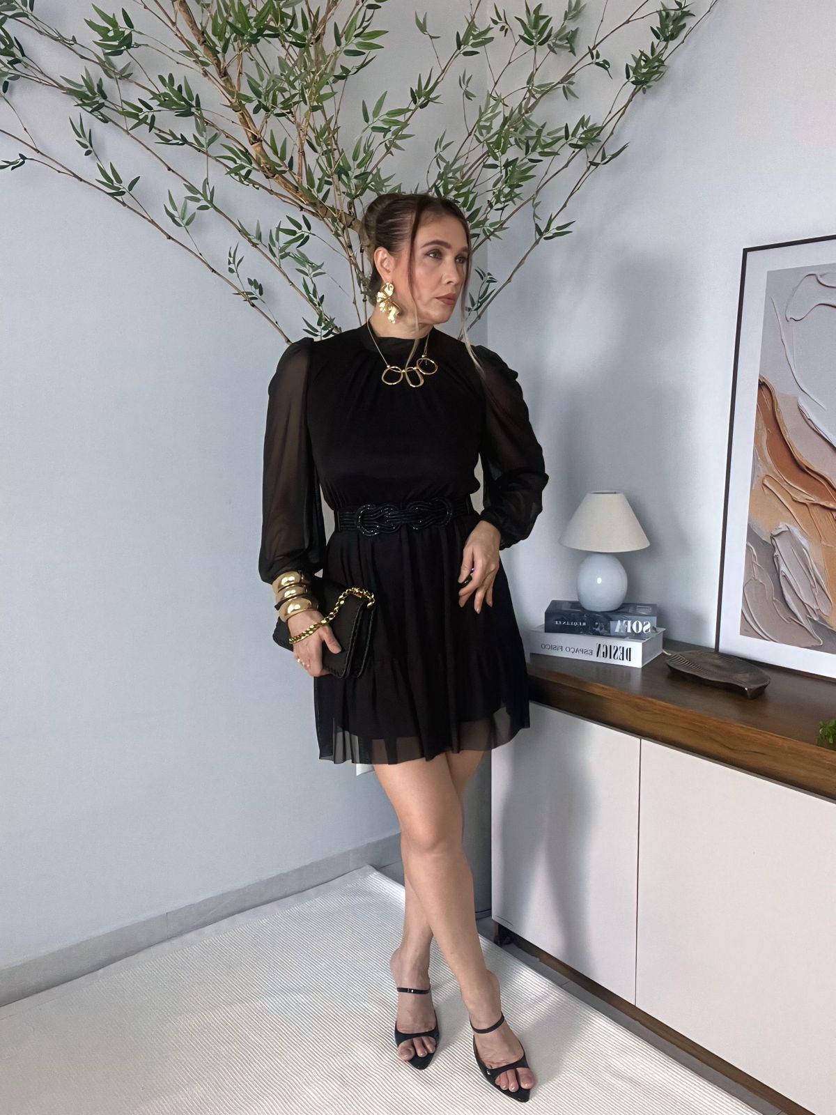 VESTIDO CURTO OMBRO A OMBRO MANGA LONGA
