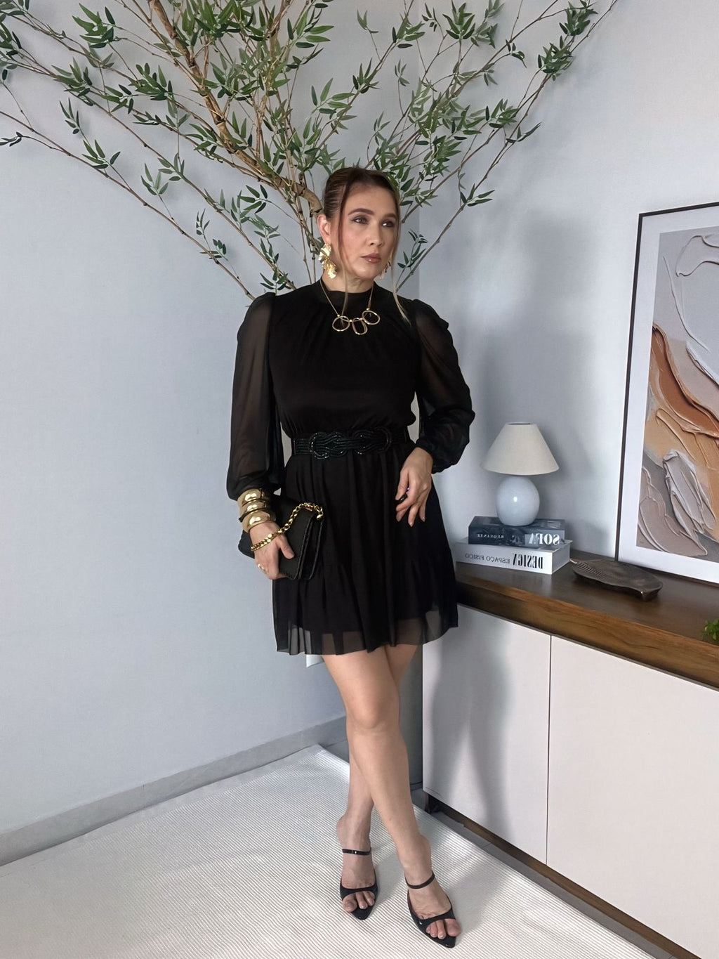 VESTIDO CURTO OMBRO A OMBRO MANGA LONGA