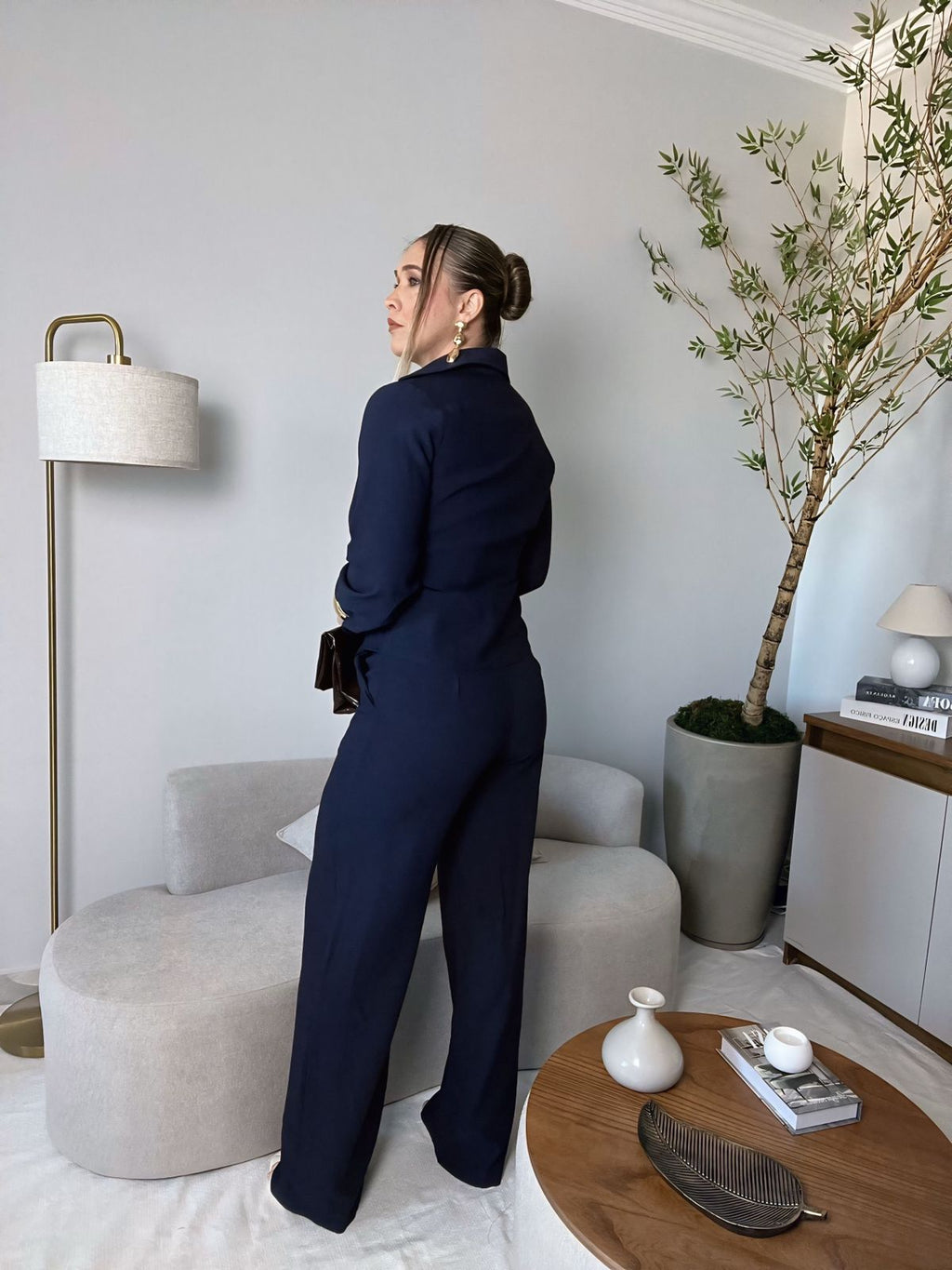 conjunto de calça e camisa