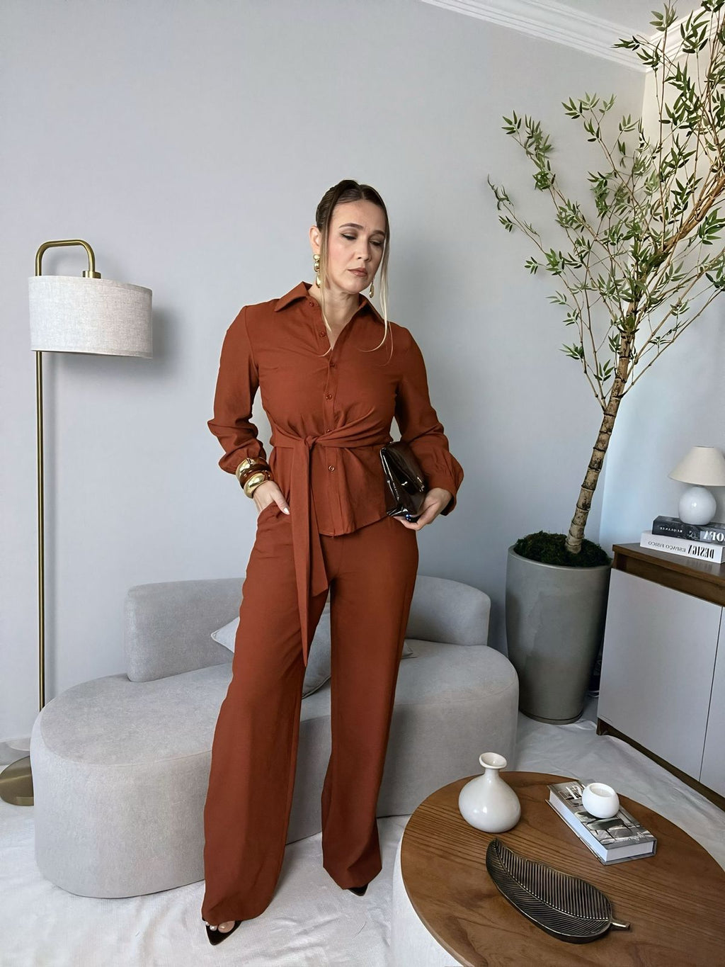 conjunto de calça e camisa