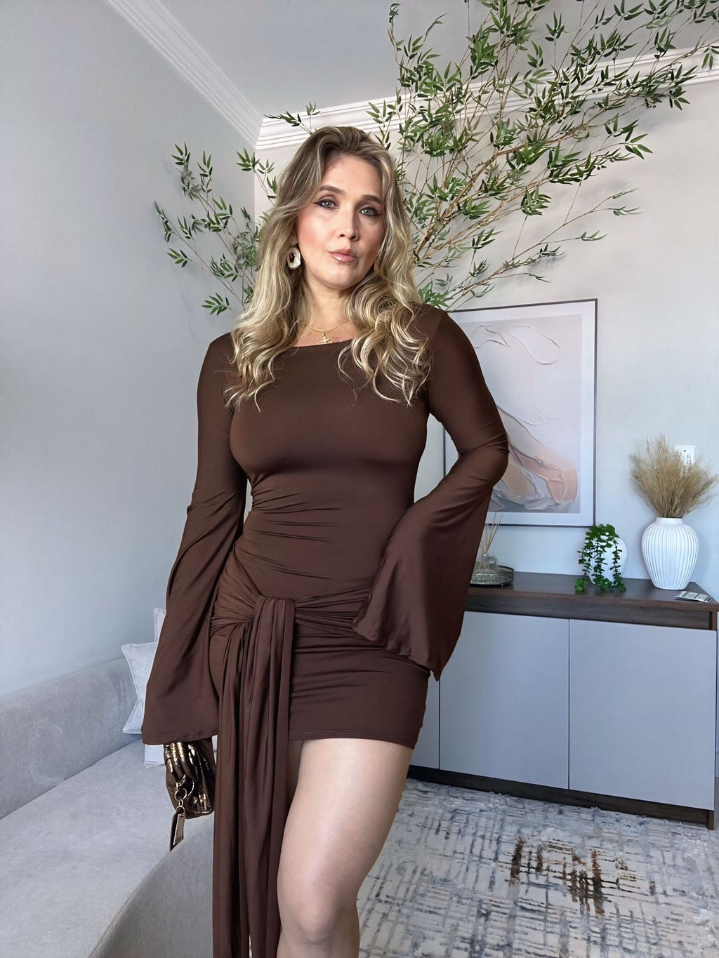 vestido curto manga longa flare