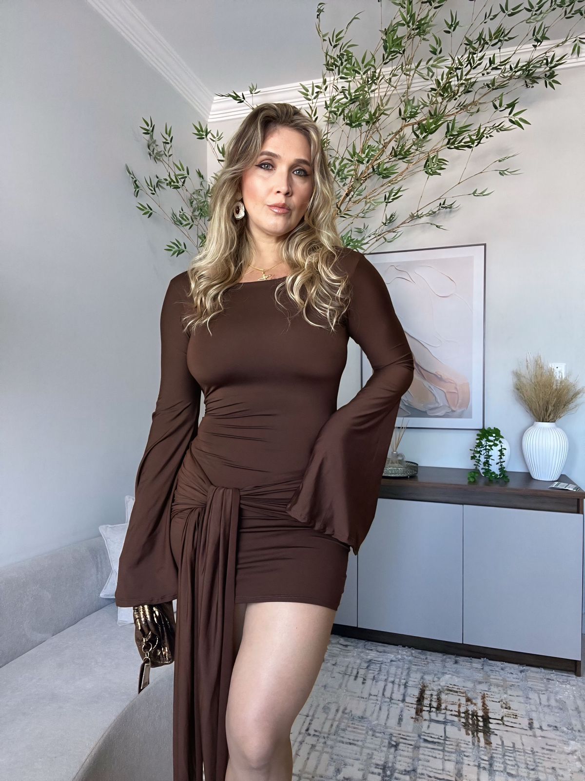 vestido curto manga longa flare