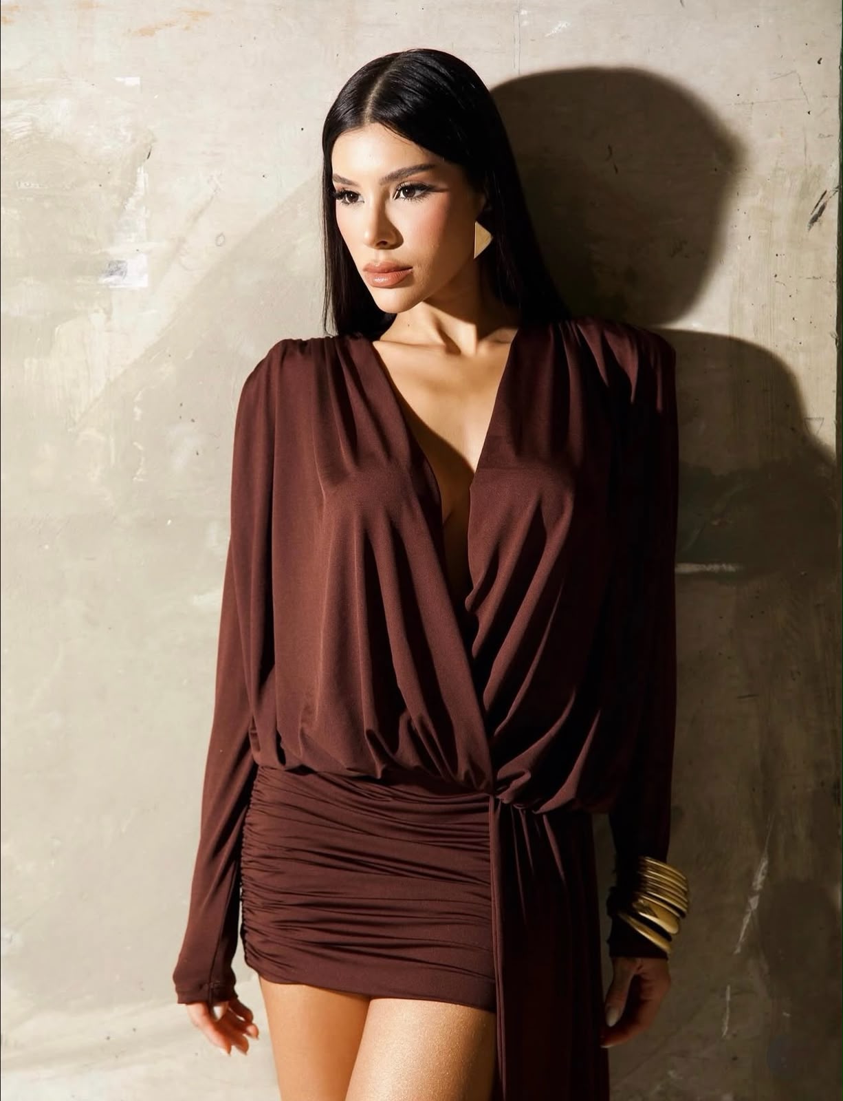 vestido curto manga longa com franja