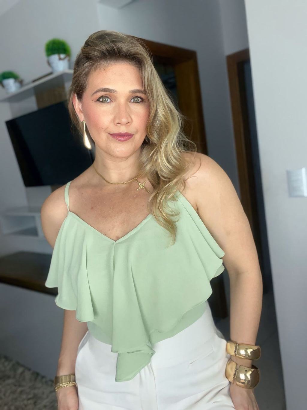 BLUSA DE ALCINHA COM RECORTES FRONTAIS