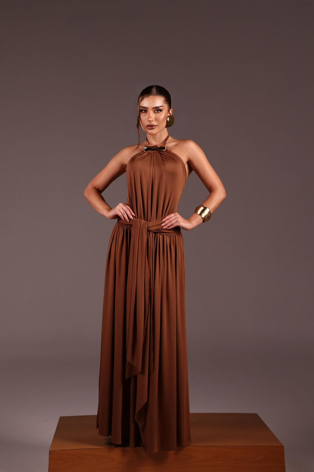 VESTIDO FRENTE UNICA COM METAL