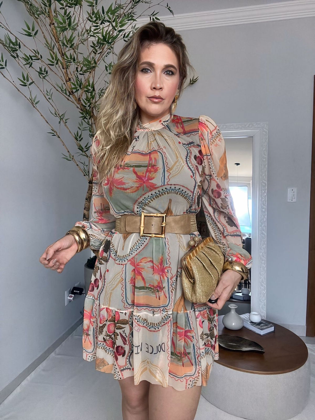 vestido curto manga longa