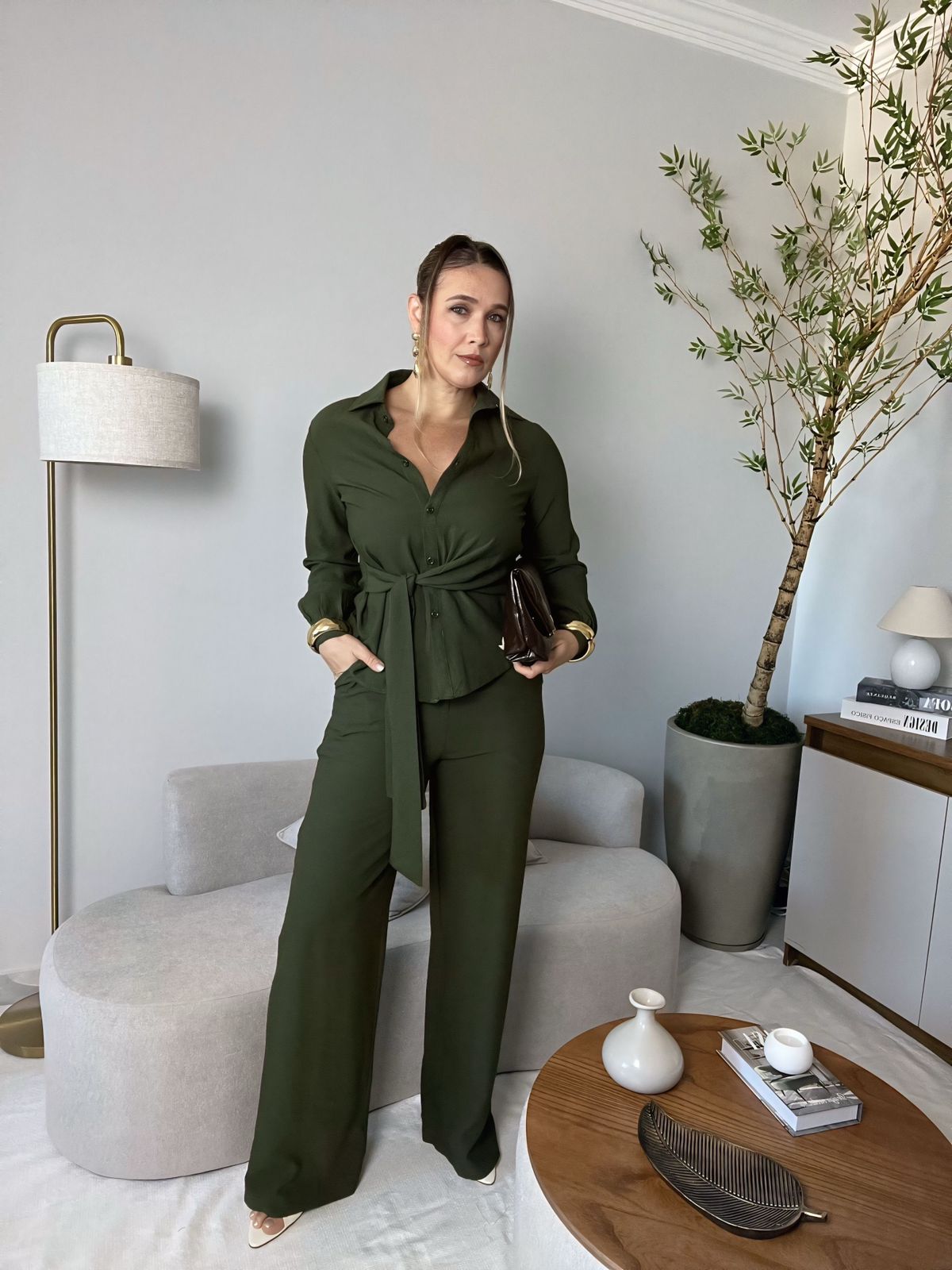 conjunto de calça e camisa