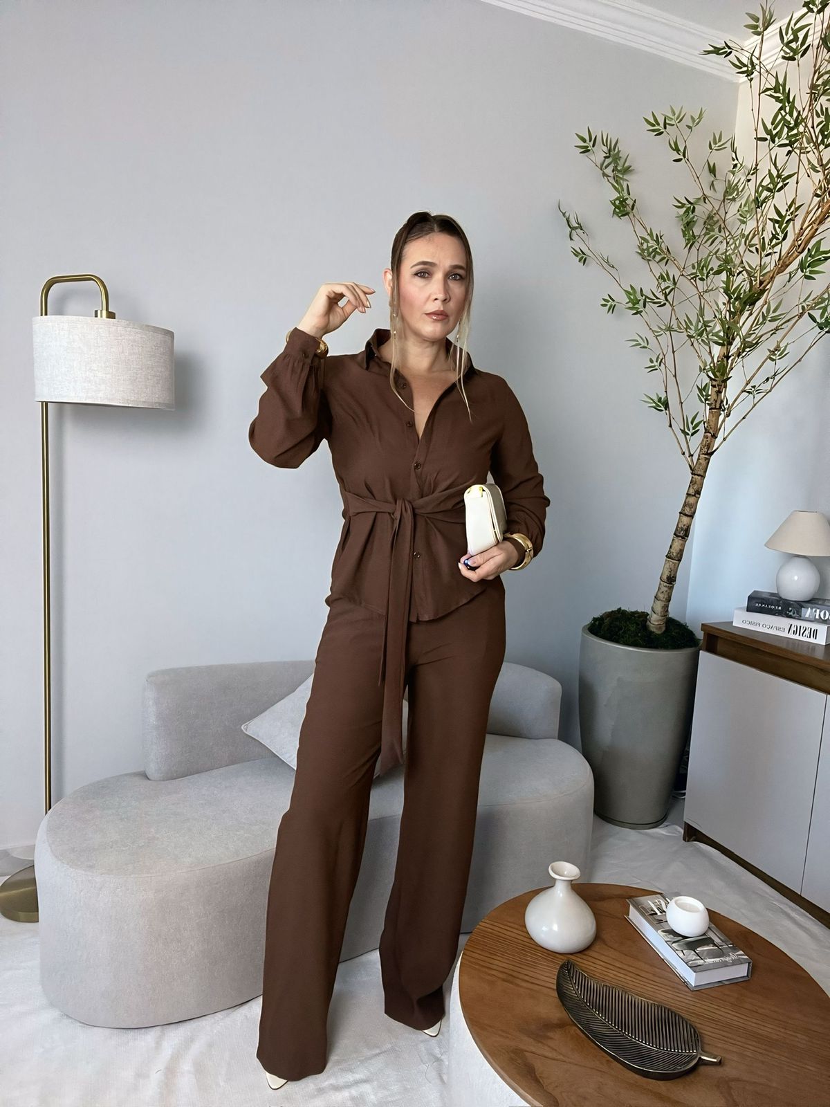 conjunto de calça e camisa