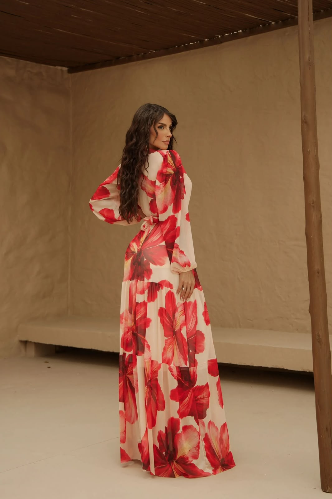VESTIDO LONGO MANGA LONGA TULE