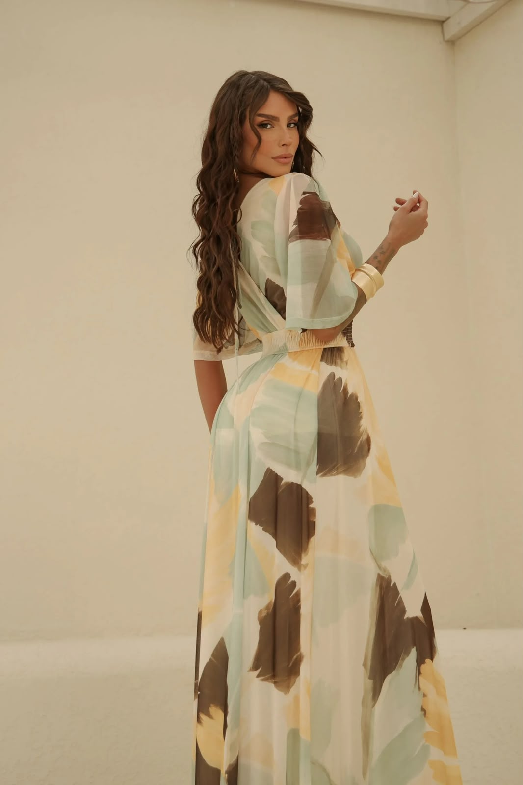 vestido decote V com manga