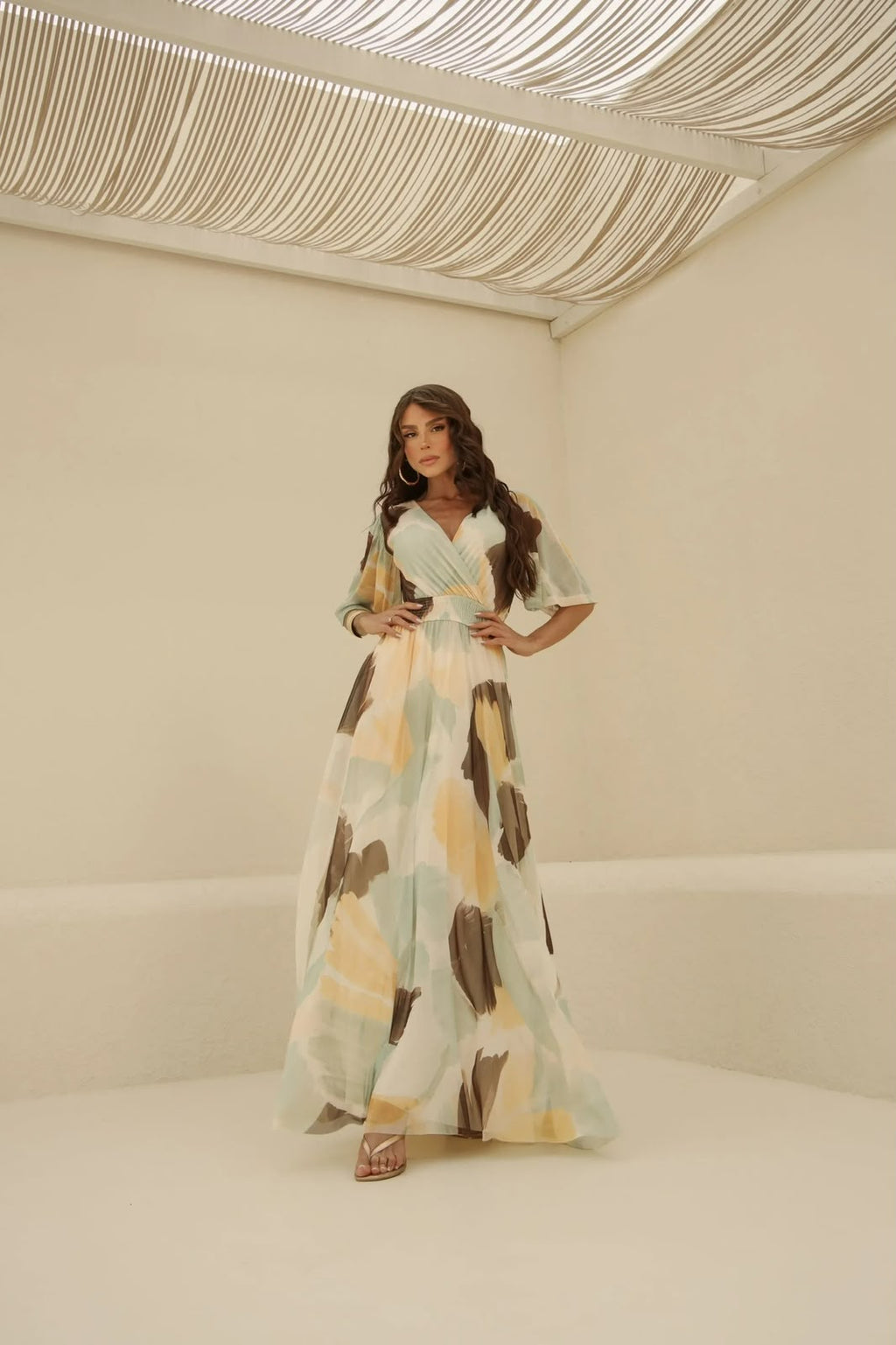 vestido decote V com manga