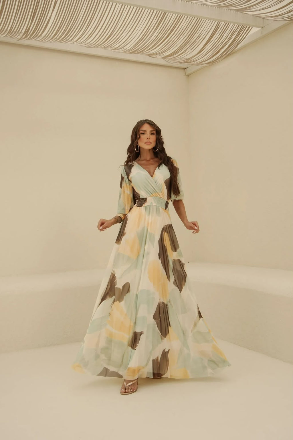 vestido decote V com manga