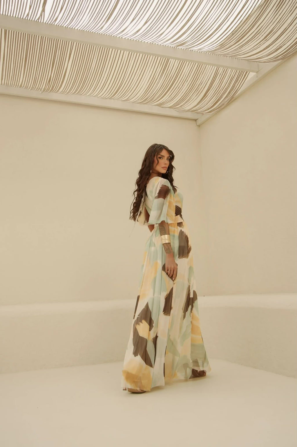 vestido decote V com manga