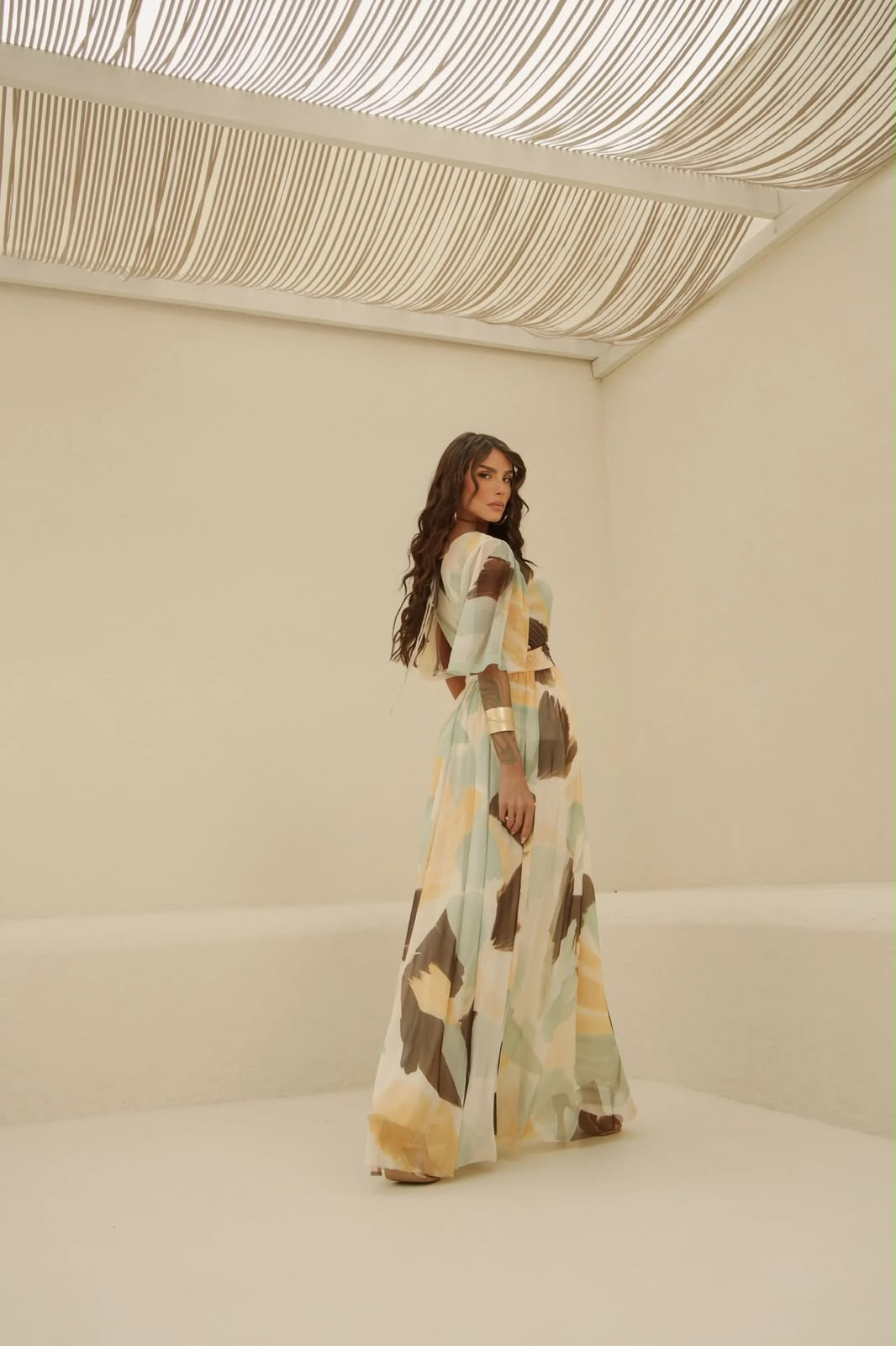vestido decote V com manga
