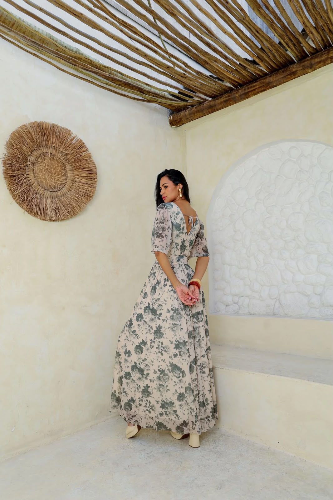 vestido decote V com manga